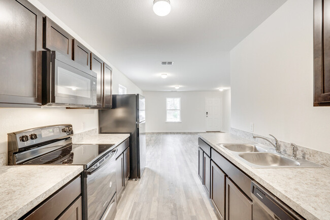 Building Photo - Brand new home