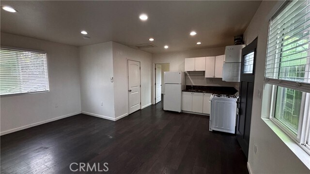 Foto del edificio - 7922 Lindley Ave