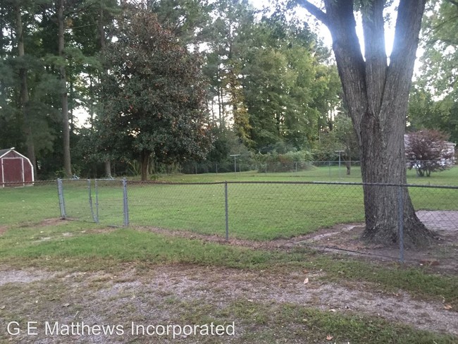 Building Photo - 3 br, 1.5 bath House - 24115 River Road