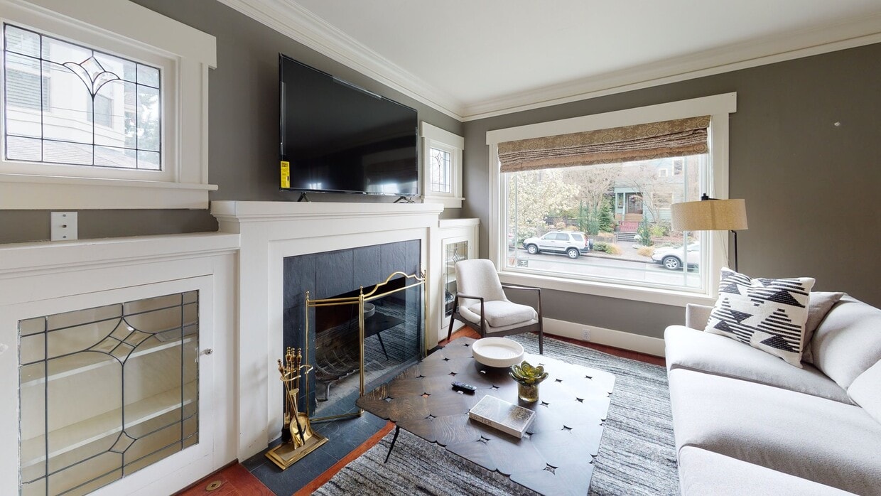 Photo - 812 W Bothwell St House