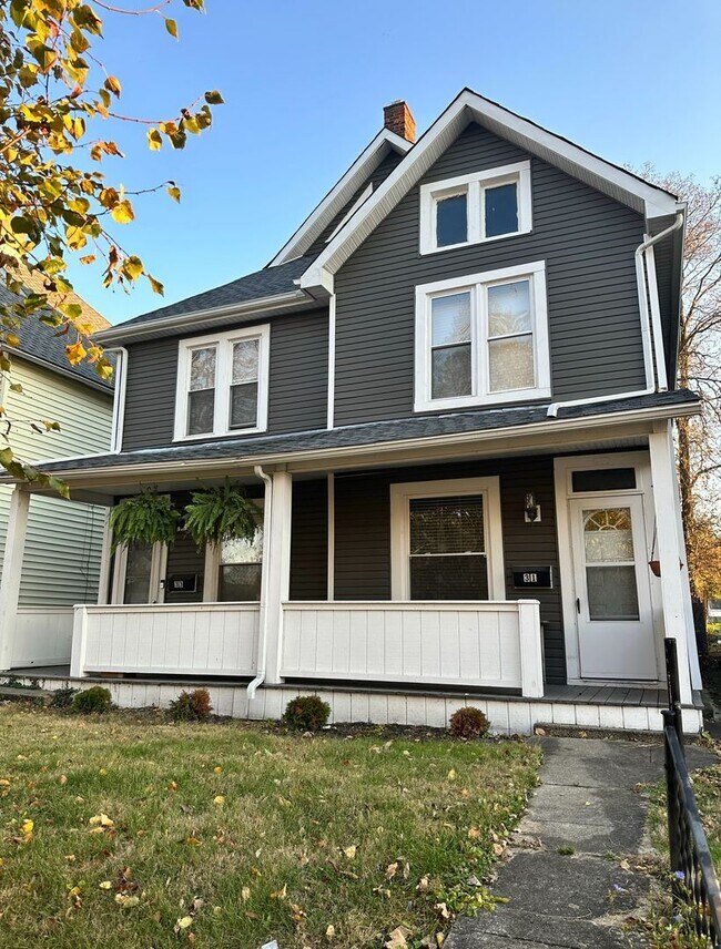 Building Photo - 31-33-33 E Blake Ave