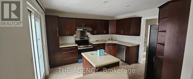 Building Photo - 289 Emerald Isle Ct