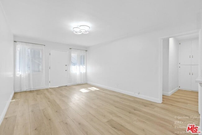 Foto del edificio - 6640 Woodman Ave
