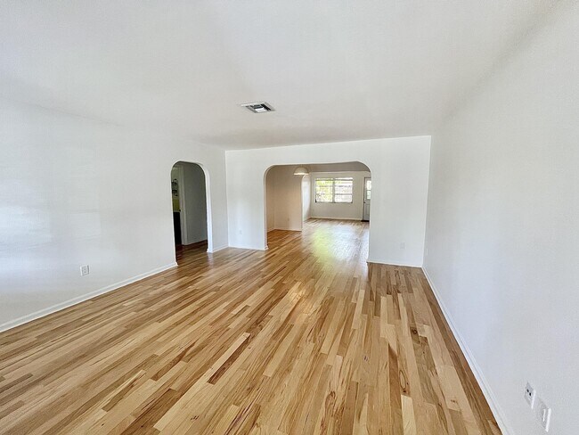 Building Photo - 314 Cornell Dr