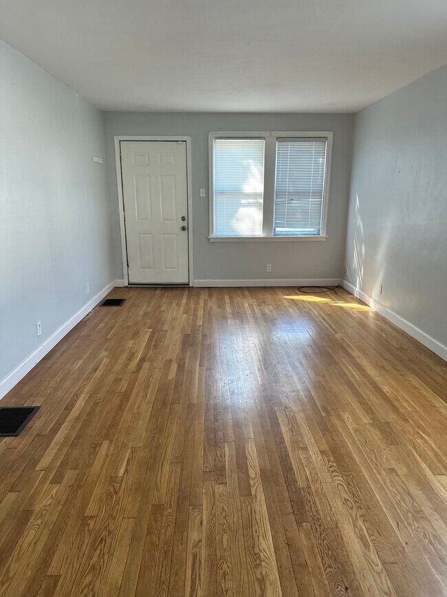 Foto del edificio - 6531 Leschen Ave