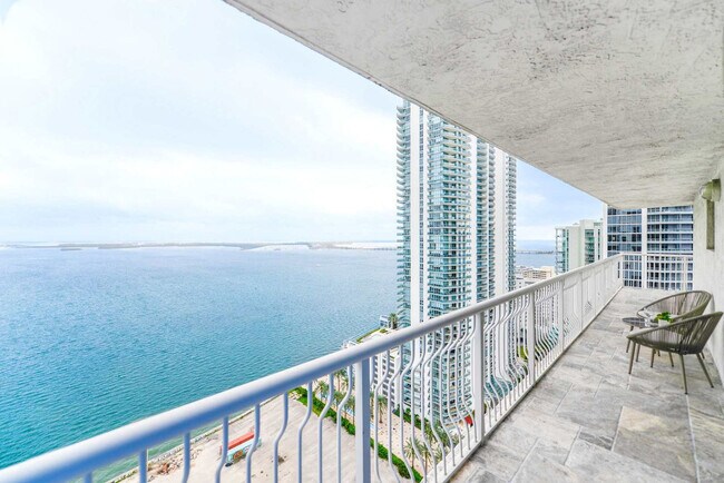 Foto del edificio - 1200 Brickell Bay Dr