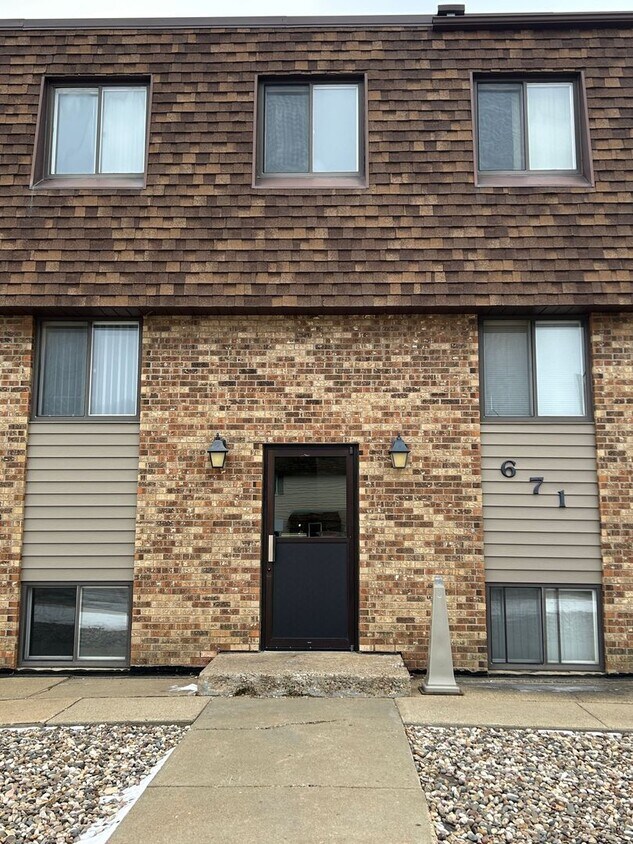 Primary Photo - Crown Point Rentals
