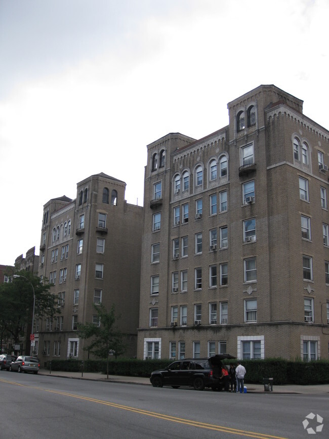 Building Exterior - 80-20 Broadway