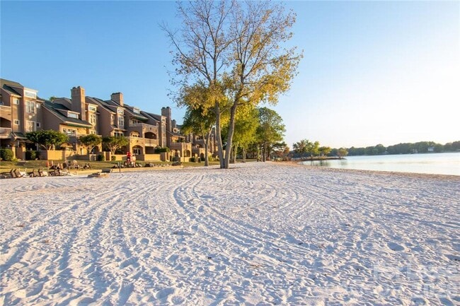 Building Photo - 2 Bedroom Condo in  Portside at Davidson Landing!