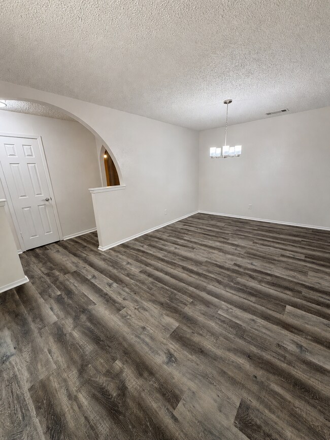 Building Photo - 3-Bedroom, 2 Bath Single Family for Rent in Arlington, TX | Attached Garage & Modern Kitchen