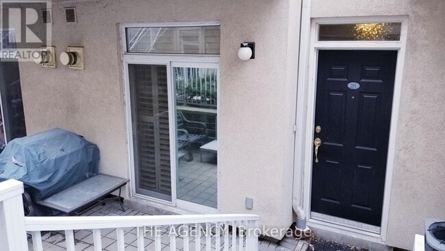 Photo du bâtiment - 30 Stadium Rd