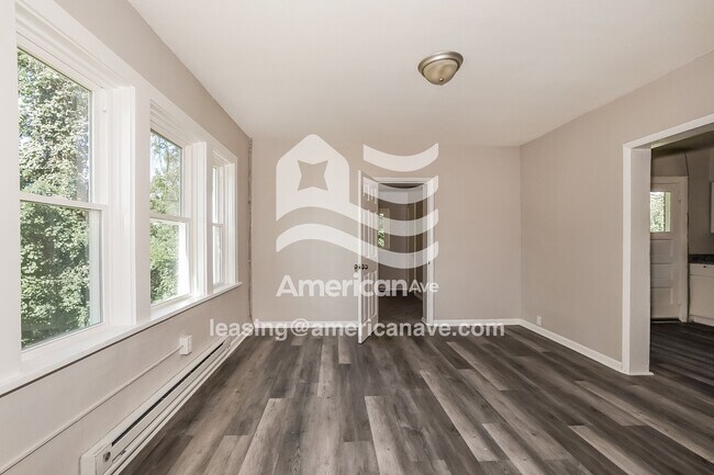 Foto del edificio - 803 Eathan Ave