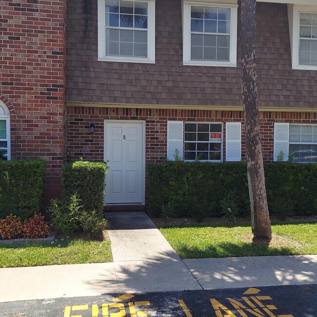 Foto del edificio - 415 N Cypress Dr