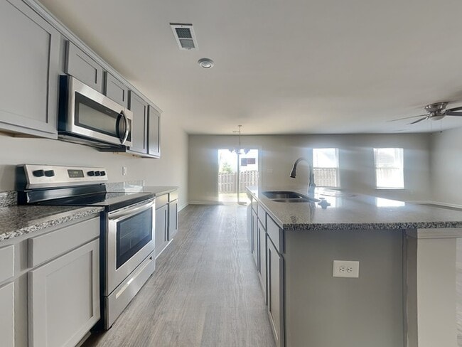 Building Photo - 51 Blue Fescue Way
