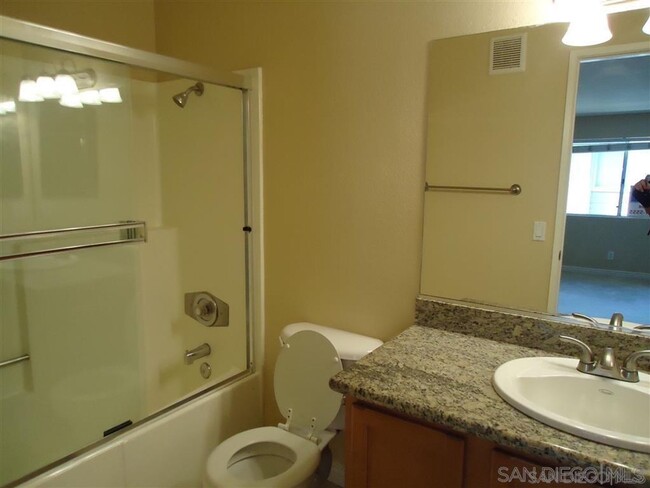 Foto del edificio - 2 Bed 2 Bath Condo 2nd Floor