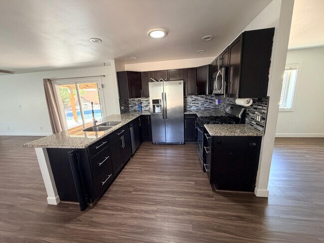 Foto del edificio - 2314 N 64th Pl
