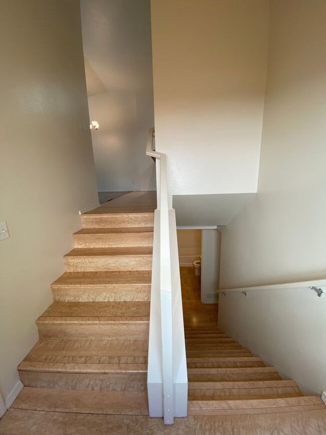 Building Photo - 3 Bed / 2 Bath / 2 Car Garage Townhouse in Eagle River has views for days!!