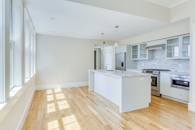 Building Photo - 70 Craigie St