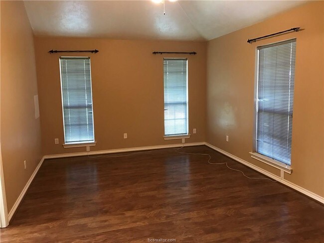 Building Photo - 1706 Laura Ln