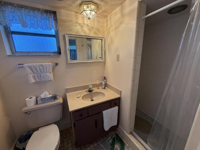 Building Photo - 1153 Belaire Dr