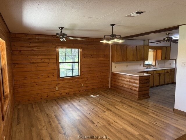Foto del edificio - 9581 Valley View Dr