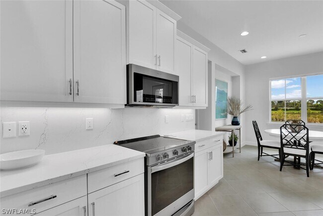 Foto del edificio - 7124 Saona CT