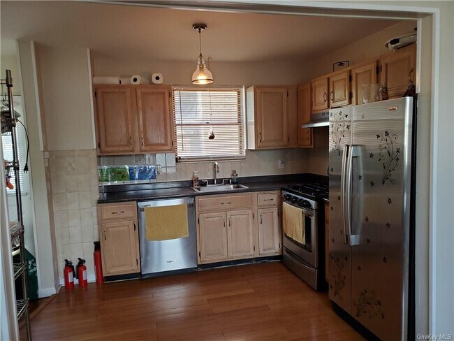 Building Photo - 3085 Coddington Ave
