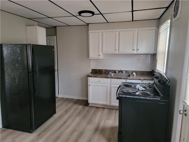 Foto del edificio - 2983 E Moreland Dr