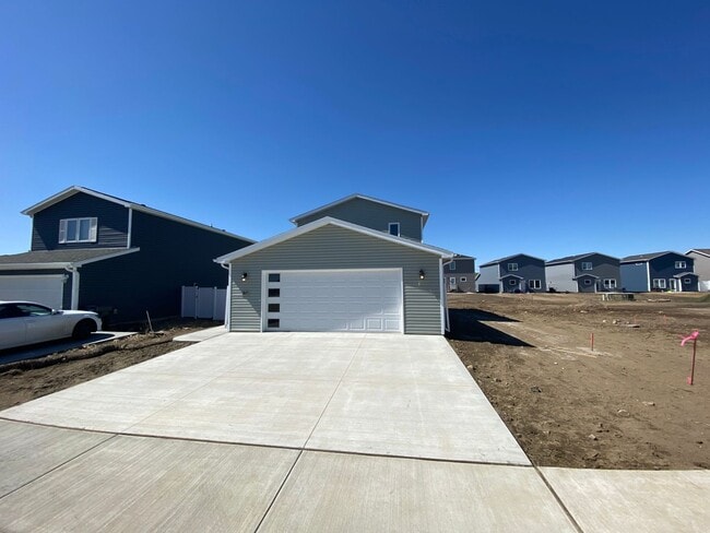 Building Photo - 4 BEDROOM! Single Family Home in Lakewood