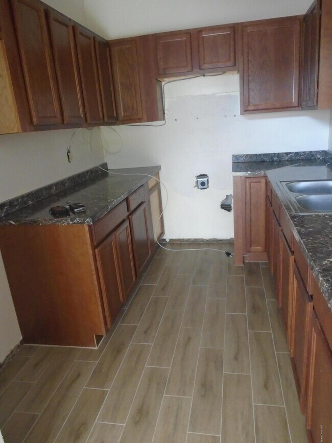 Building Photo - 1110 Kirkland Dr