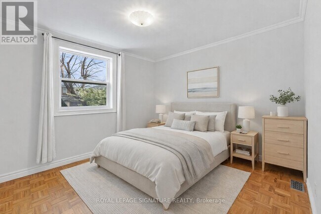 Photo du bâtiment - 6 Robindale Ave