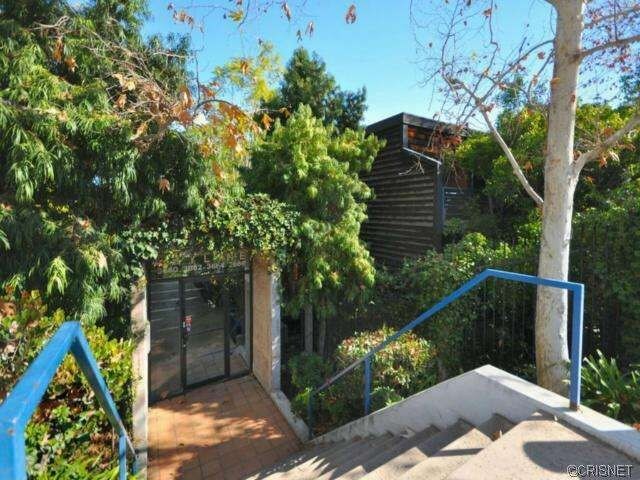 Front Exterior - 3882 Fredonia Dr