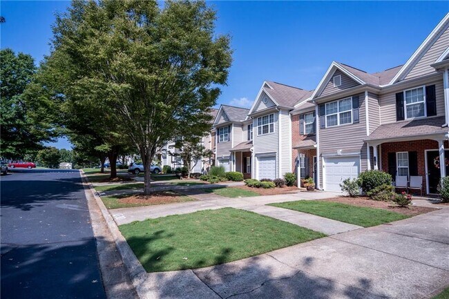 Building Photo - 230 Azalea Cir