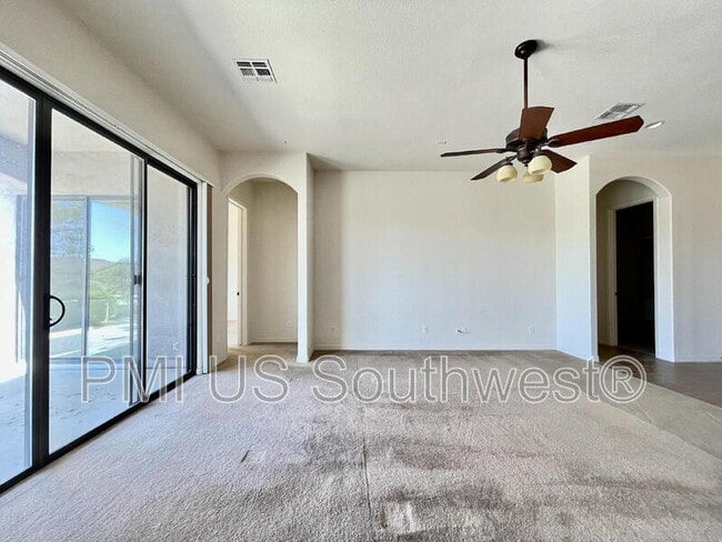 Building Photo - 2928 Esmerelda Dr