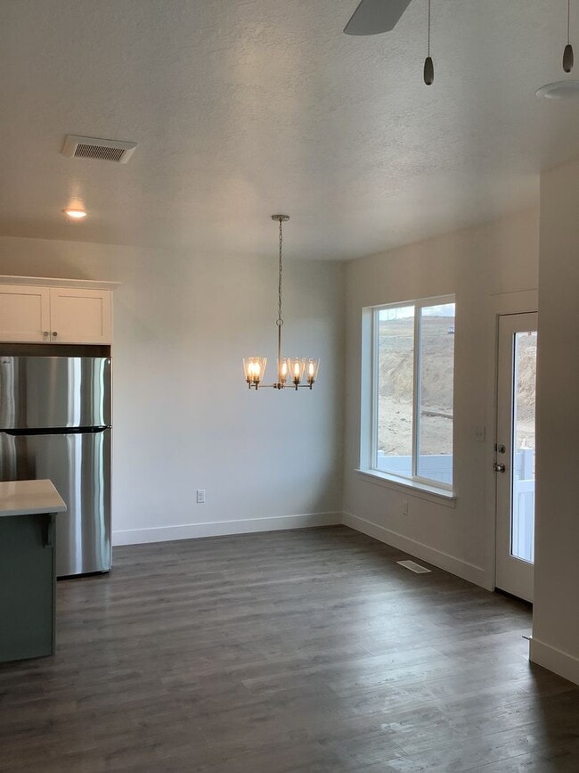 Building Photo - MAKE YOUR FIRST RENT PAYMENT UNTIL 2026-New Construction Townhome Located in Prime Saratoga Sprin...