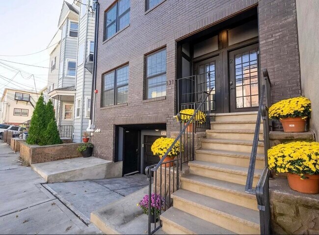 Foto del edificio - 131 Hopkins Ave