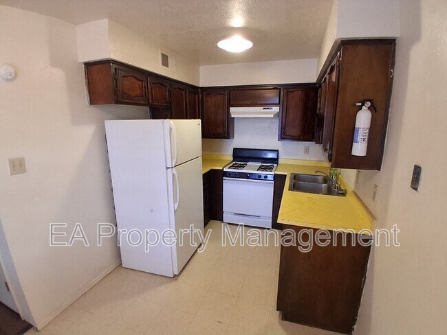 Foto del edificio - 12200 Candelaria Rd NE