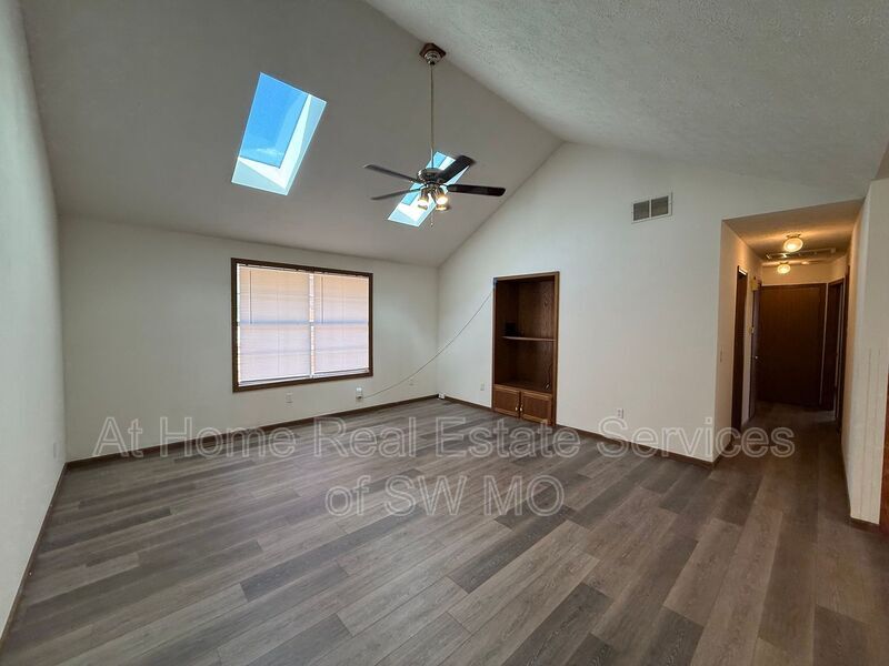 Foto del edificio - 4122A S Glenn Ave