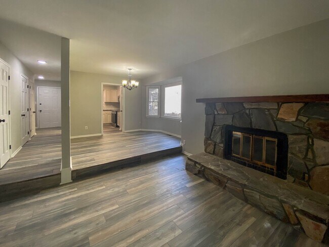 Foto del edificio - 5645 Thea Ln