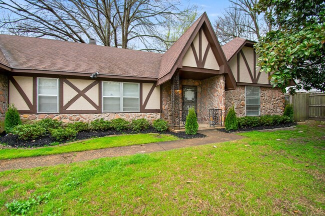 Building Photo - Spacious Renovated Home with Fenced Yard !
