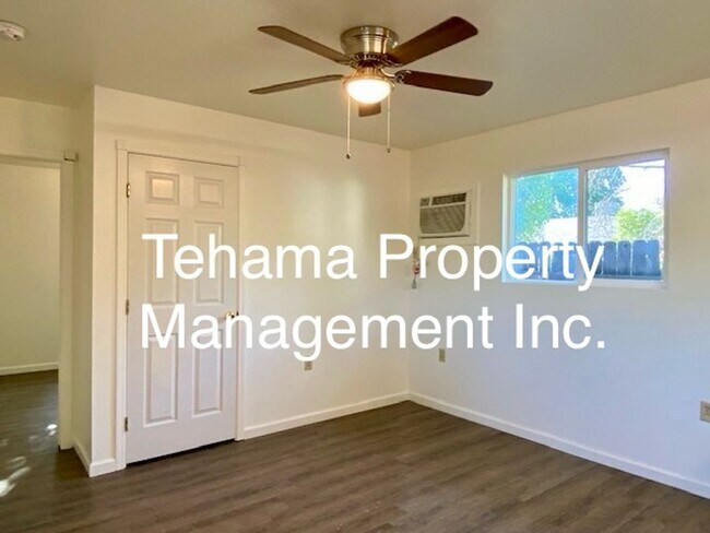 Building Photo - Renovated 2 Bedroom/1 Bath Gerber home wit...