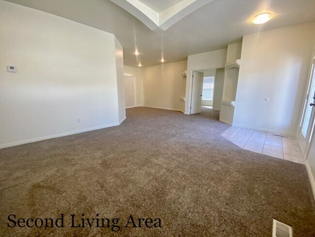 Foto del edificio - SPACIOUS HOME FOR RENT!