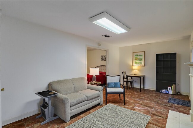 Building Photo - 1332 Roxbury Ct