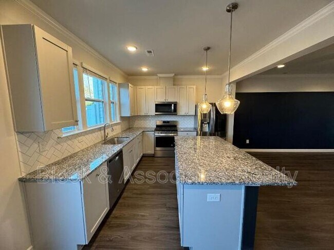 Building Photo - 755 Amarra Dr