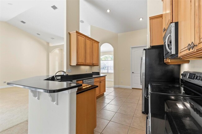 Beautiful Kitchen with plenty of storage - 15 Waterside Pky