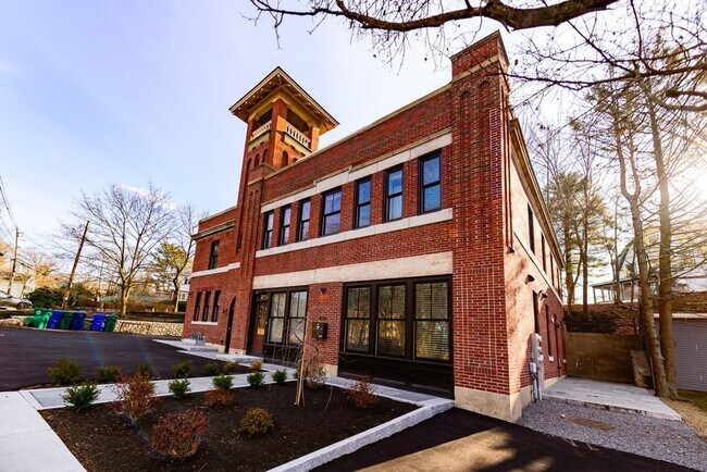 Foto del edificio - Luxurious 3-bed, 4-bath Newton Townhouse