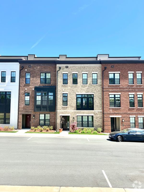 Building Photo - 22228 Philanthropic Dr
