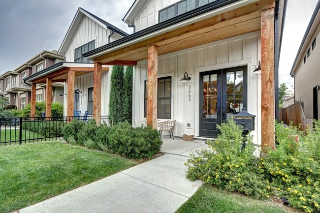 Building Photo - 3263 Perry St