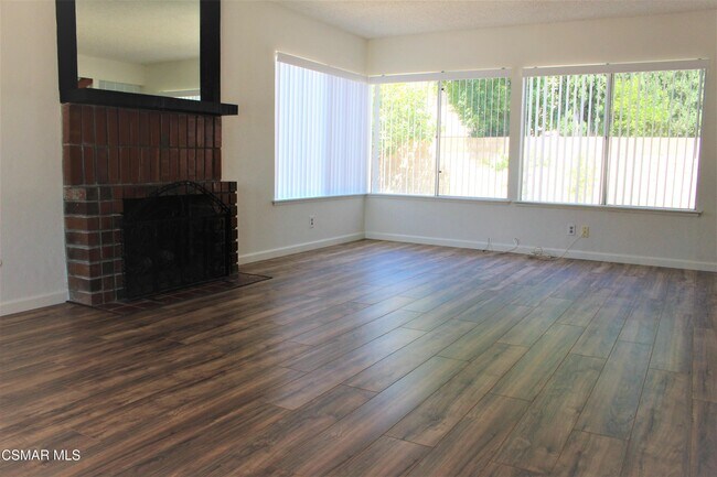 Foto del edificio - 1909 Bardet Pl