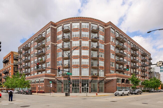 Building Photo - 1000 W Adams St